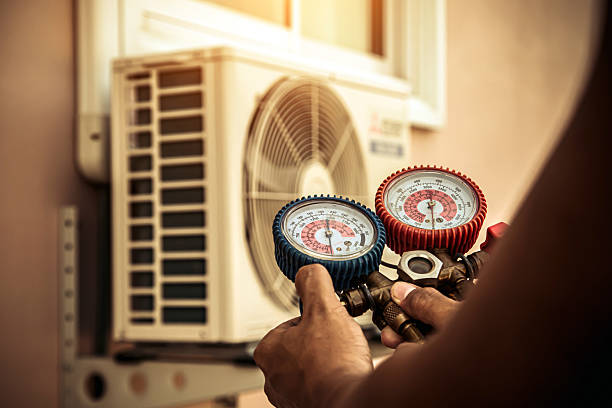 Professional Hvac Maintenance technician working in Surfside, FL